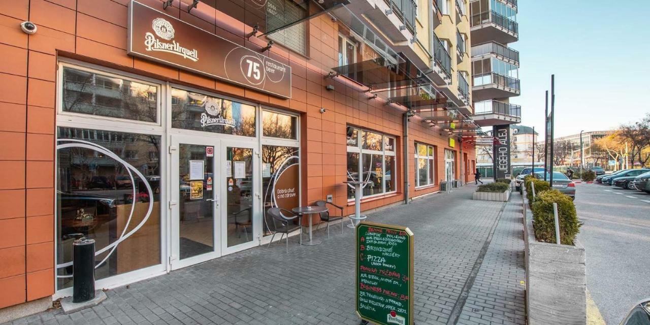 Brand New Apartment. Parking Spot Included! 布拉迪斯拉发 外观 照片