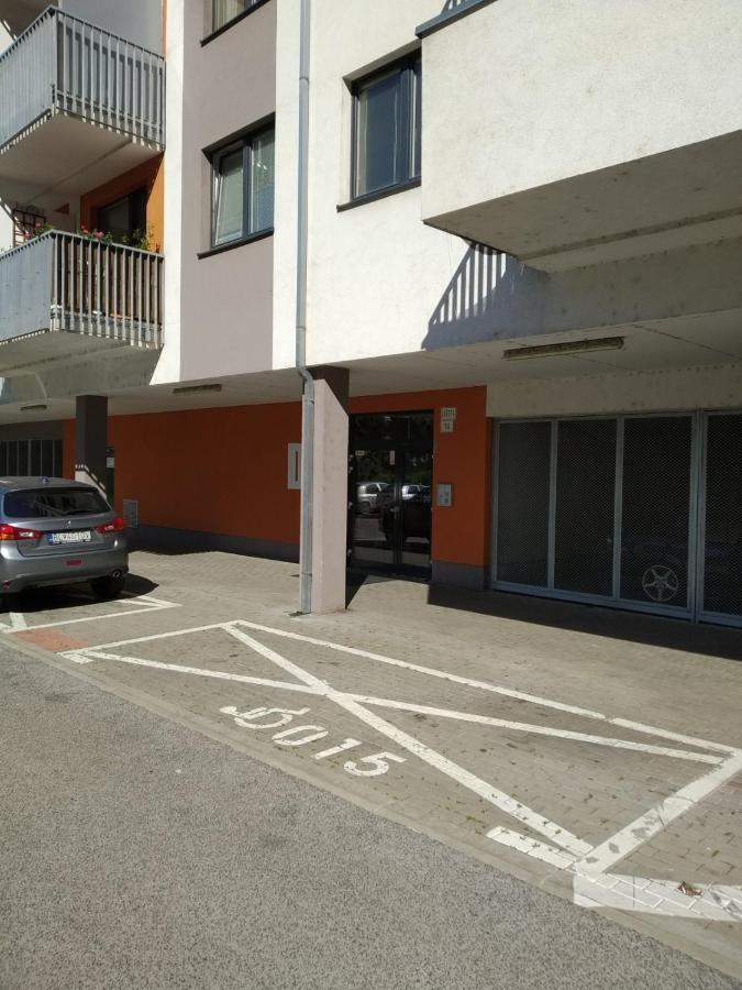 Brand New Apartment. Parking Spot Included! 布拉迪斯拉发 外观 照片